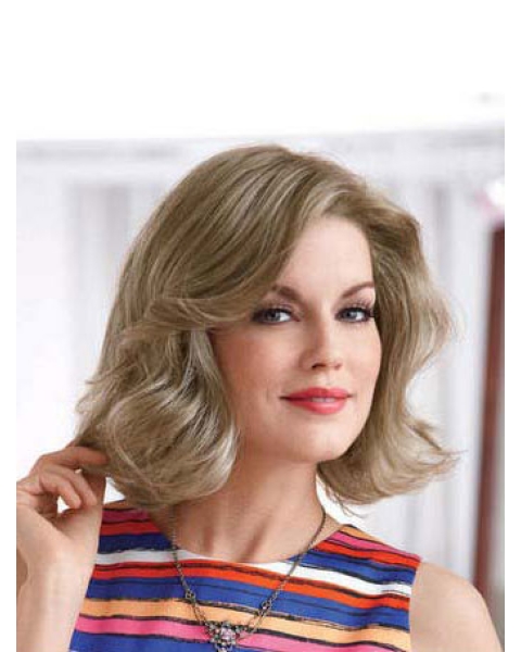 New Blonde Wavy Chin Length Classic Wigs