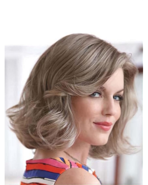 New Blonde Wavy Chin Length Classic Wigs