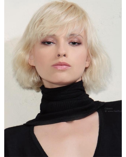 Young Fashion Platinum Blonde Soft Elegent Wavy Chin Length Capless Wigs